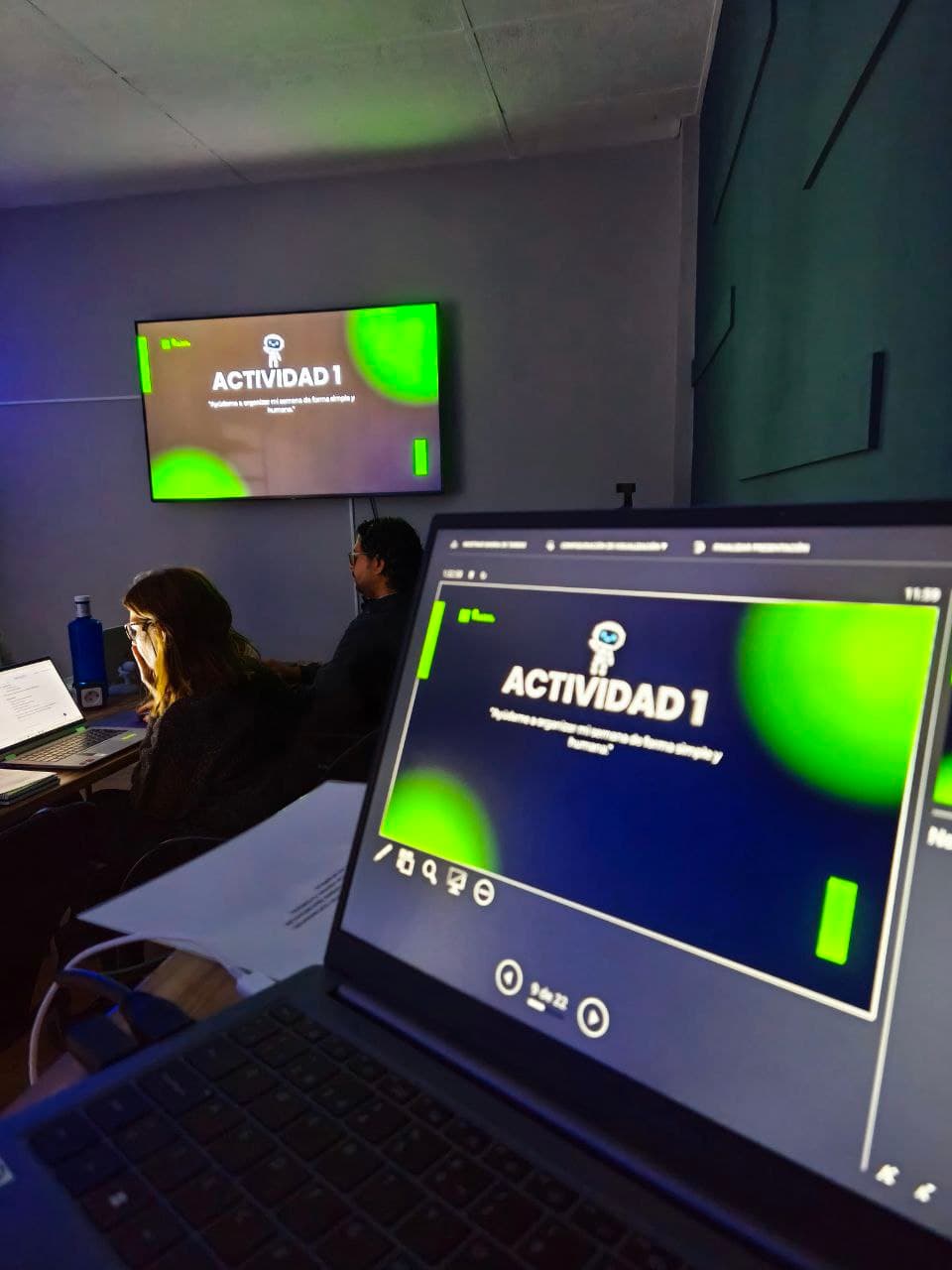 Alumnos en el taller de IA